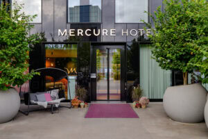 Entrance to the Mercure Zurich City Hotel